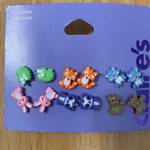 Girl’s Claire’s Earring - Picture 1 of 3